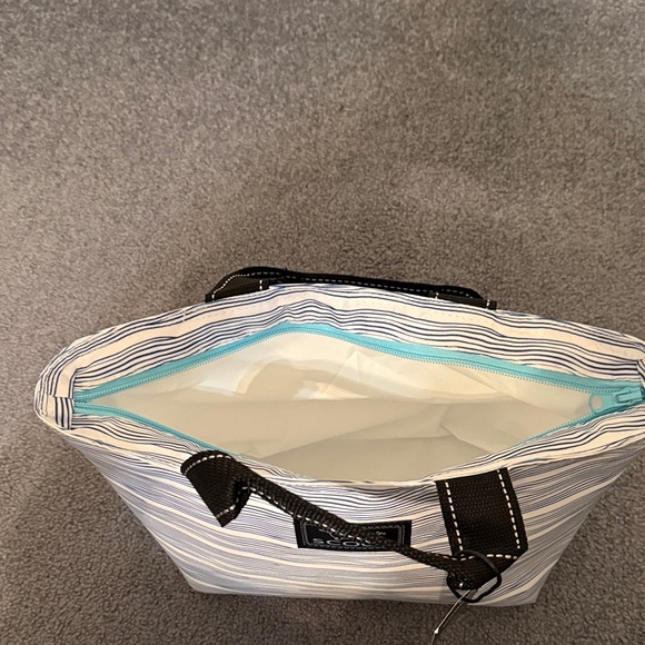 SCOUT Nooner Insulated Lunch Bag/Tote with Navy and White Waves - Picture 5 of 7